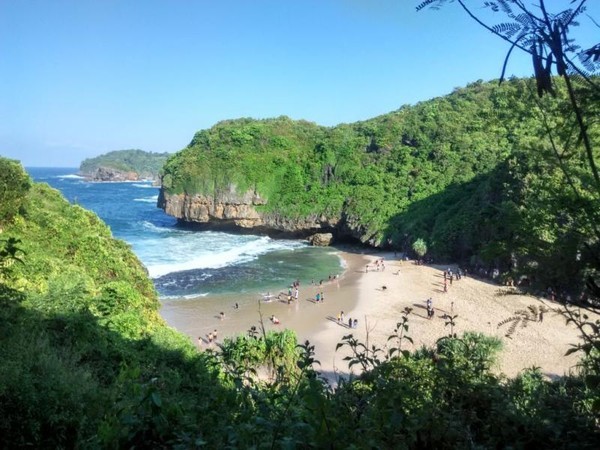 pantai-greweng-gunungkidul.jpeg